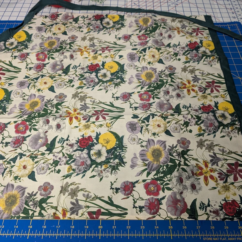 Chic Botanical Apron with Green Straps Smithsonian Institution